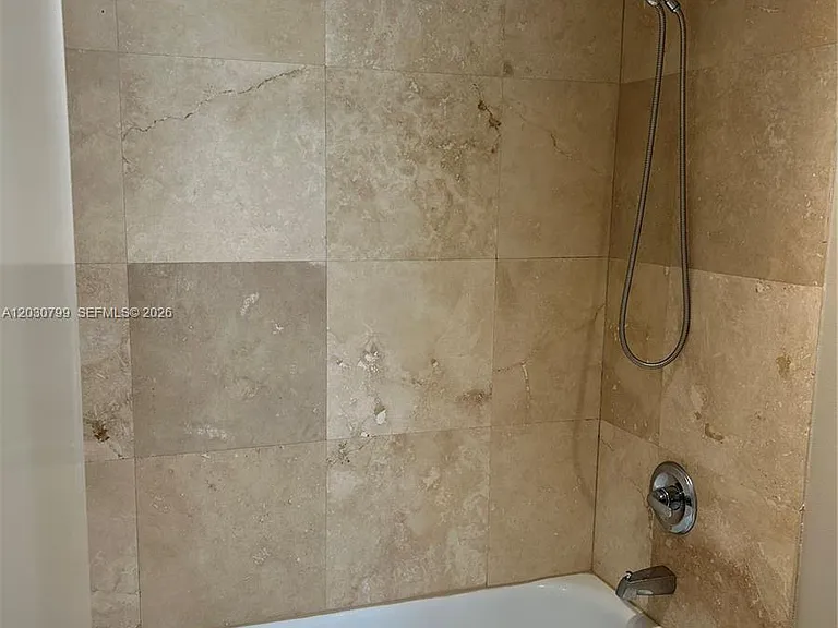 600 NE 36th St #417 — Photo 28