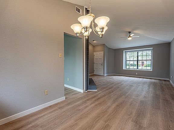 3rd image of 581 King Cir