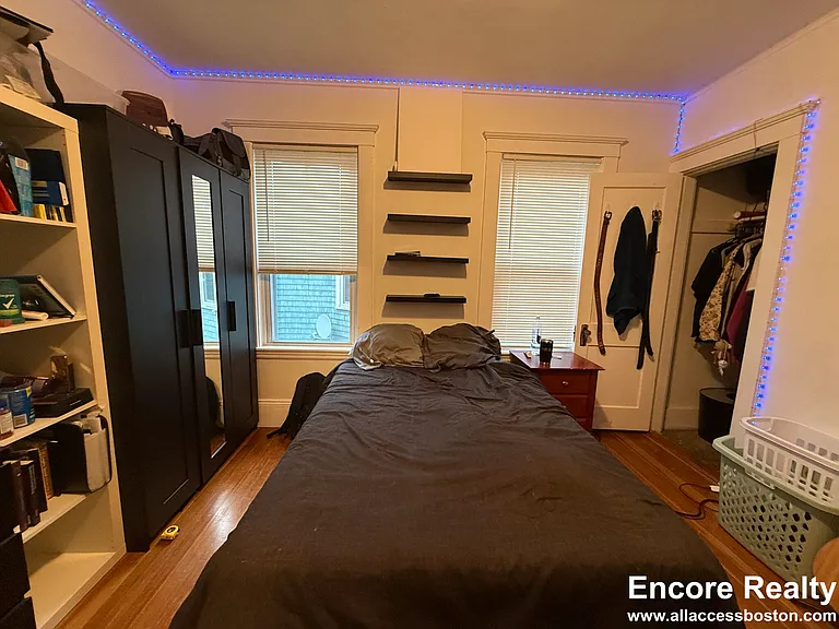 98 Brooks St — Photo 10