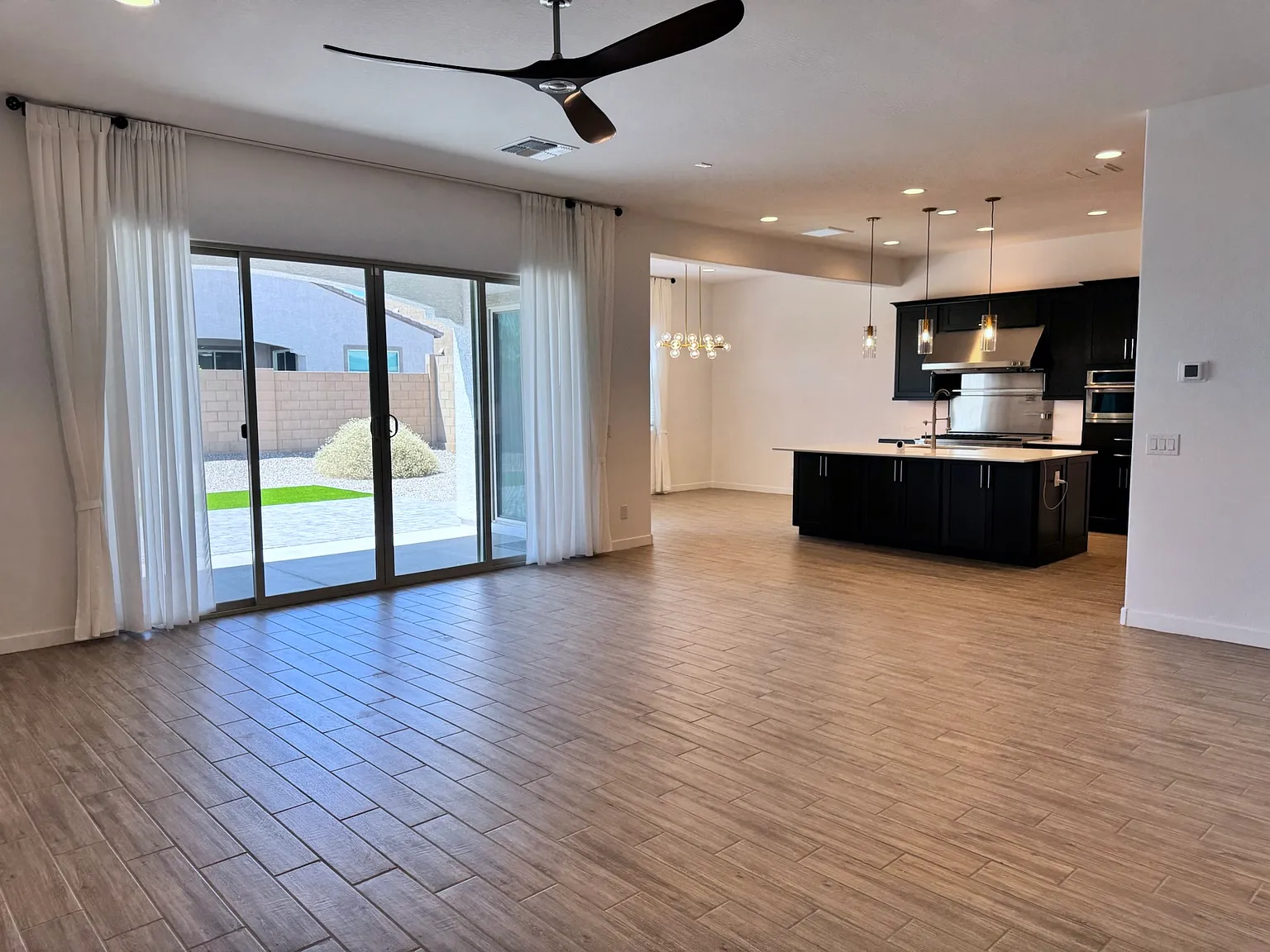 3 bed, 2300 sqft, $2,800 — Photo 4