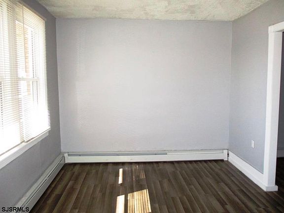 4th image of 711 Harris Pl