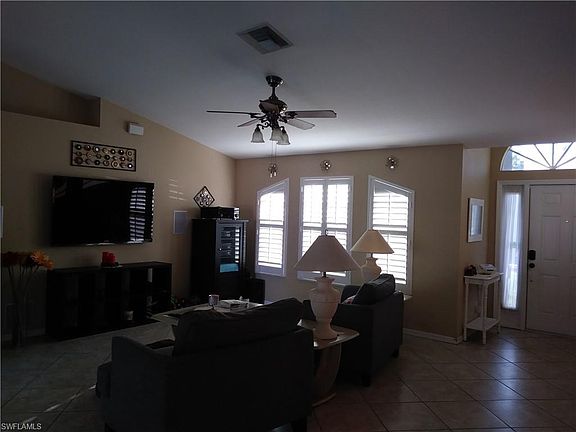 4th image of 849 NE 6th Ave