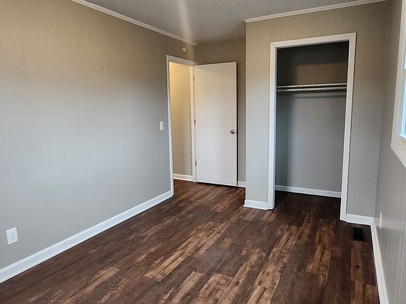 5th image of 2241 E Fairview Ave