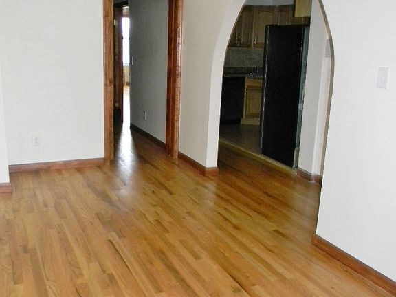 4th image of 21 Saint Johns Pl APT 4