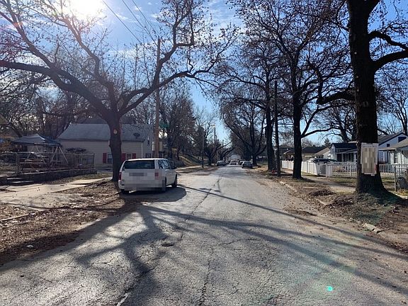 5th image of 321 Topping Ave