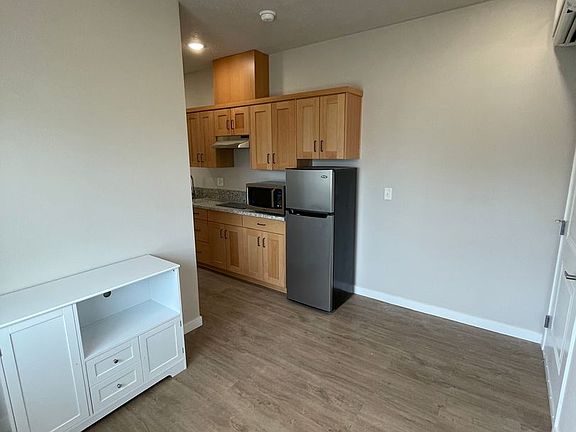 5th image of 283 Knox St N #200