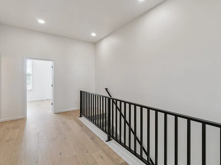 18814 Selah Way — Photo 38
