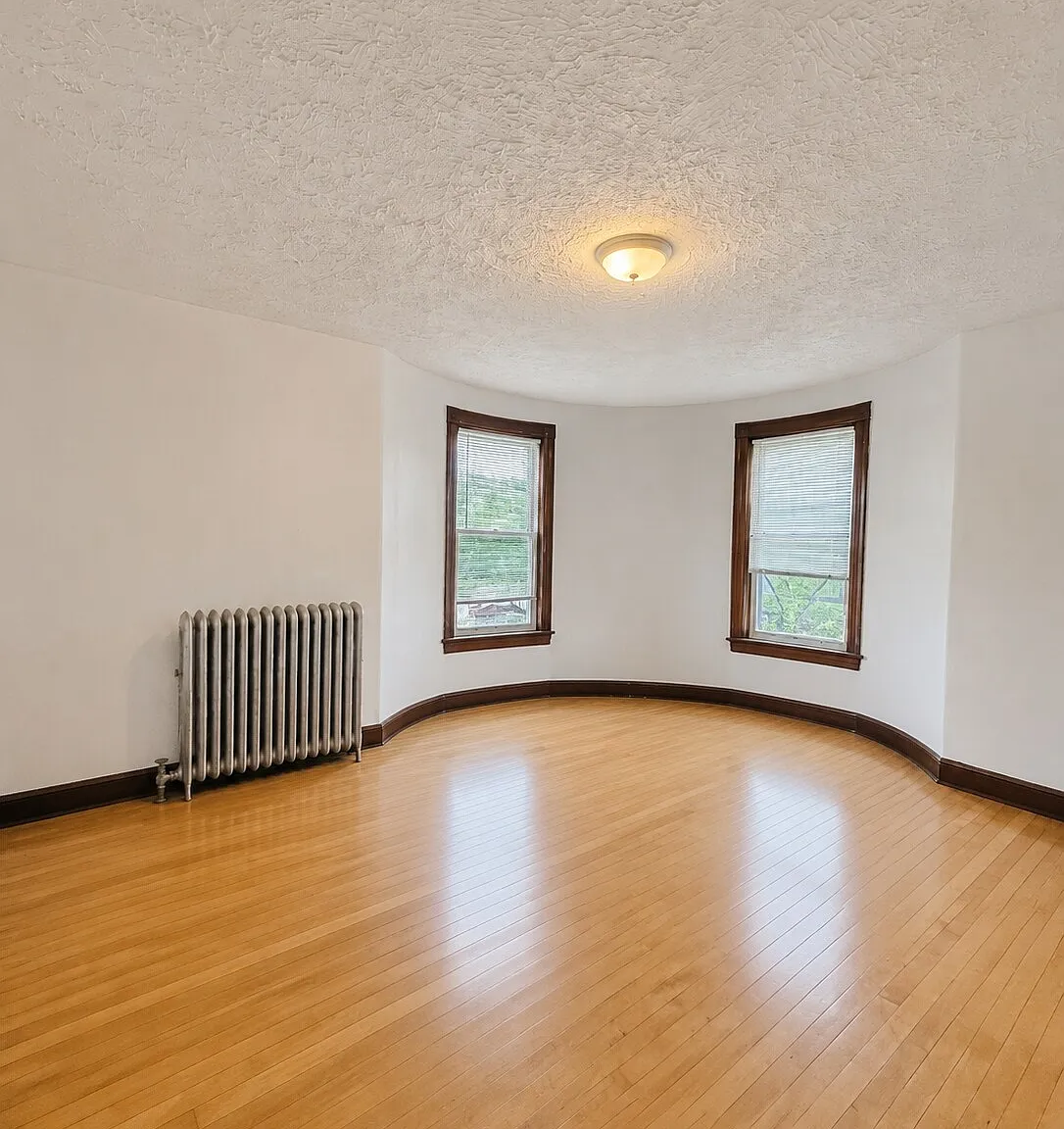 5 bed, 1800 sqft, $3,400 — Photo 2