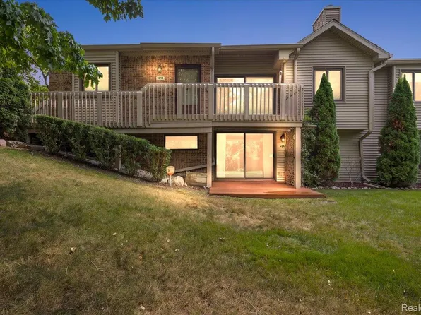 7092 Elmhurst, West Bloomfield, MI 48322