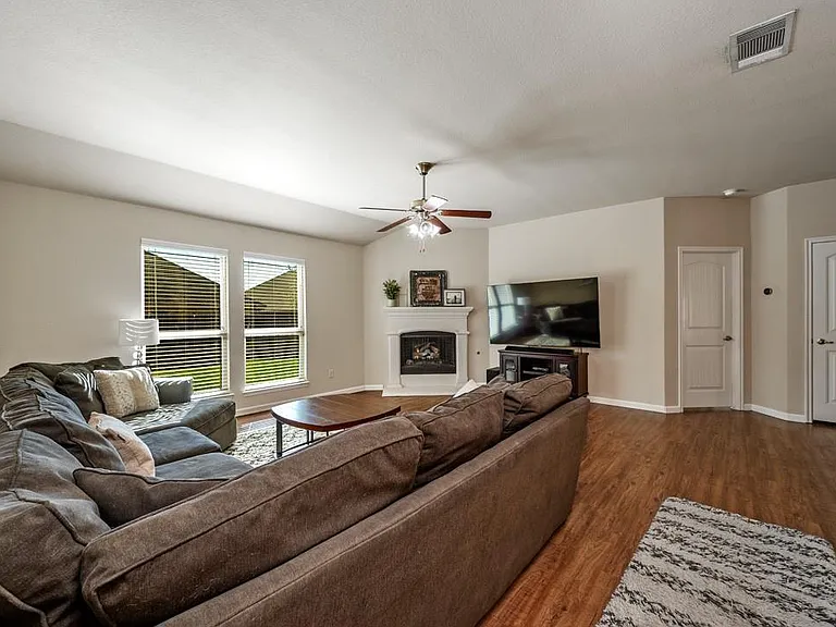 2413 Michelle Creek Dr — Photo 25