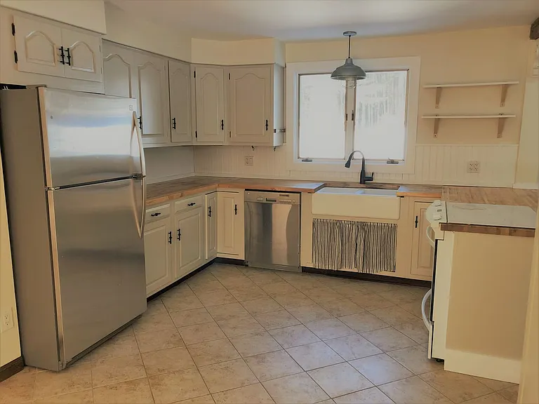 125 Tamarack Rd — Photo 1