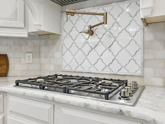 4th image of 9511 Coronet Ln