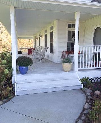 5th image of 26995 Newport Ave