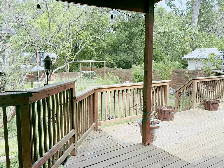 4804 Rowena Ave — Photo 20