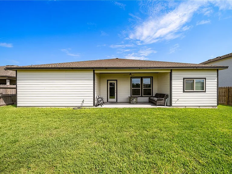 7721 Dove Hollow Dr — Photo 36