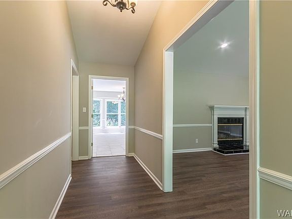 3rd image of 907 Jennifer Dr E