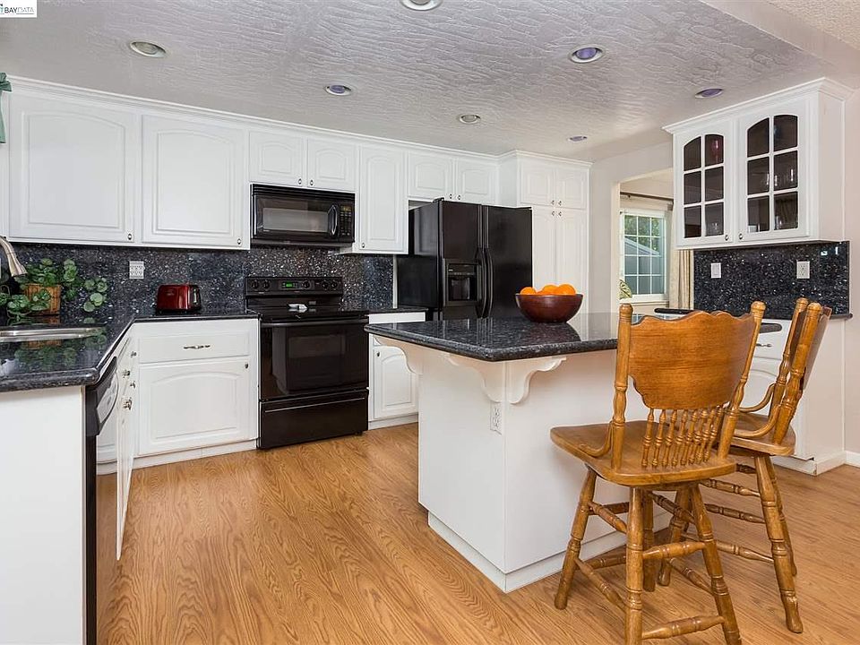 1st image of 908 Wainfleet Ct