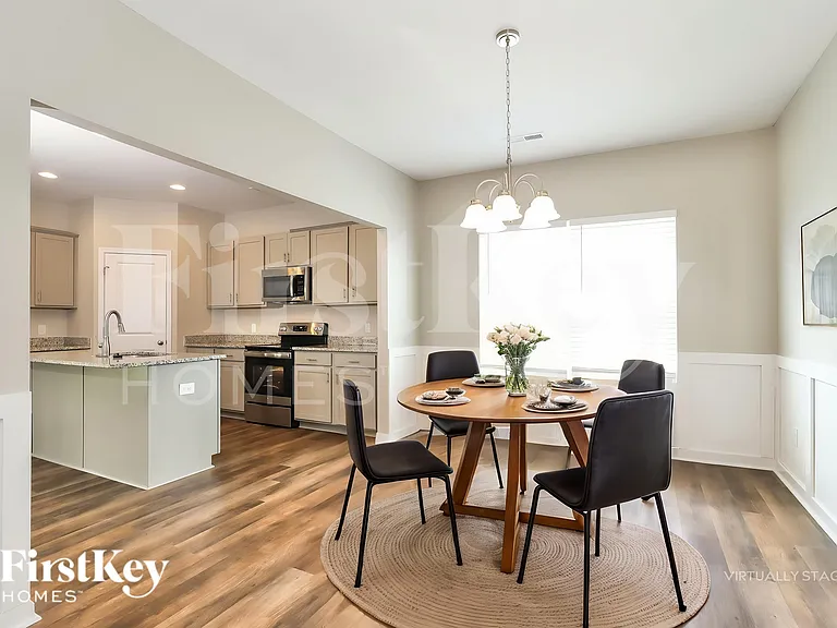 3748 Streamside Dr — Photo 10