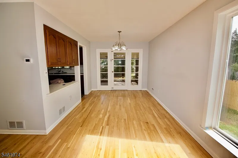 4 bed, 2.5 bath, 2255 sqft, $4,500 — Photo 3
