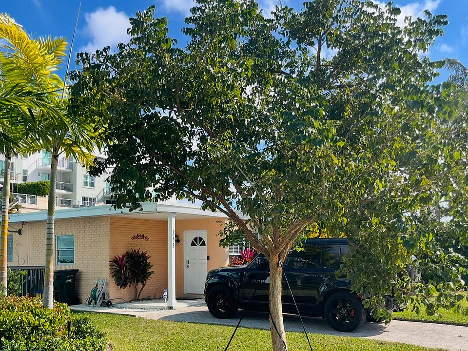 1st image of 233 SE 4th Avenue