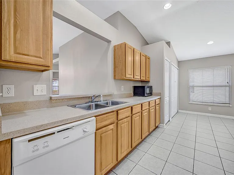 30435 Annadale Dr — Photo 16