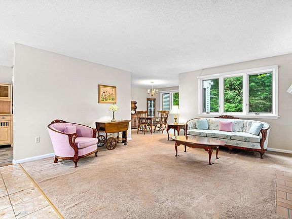 3rd image of 44 Dogwood Drive