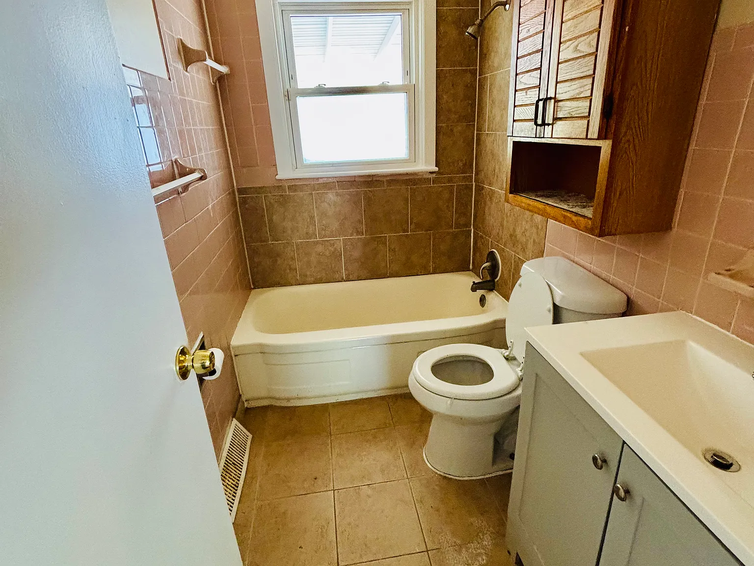 2 bed, 696 sqft, $1,150 — Photo 3