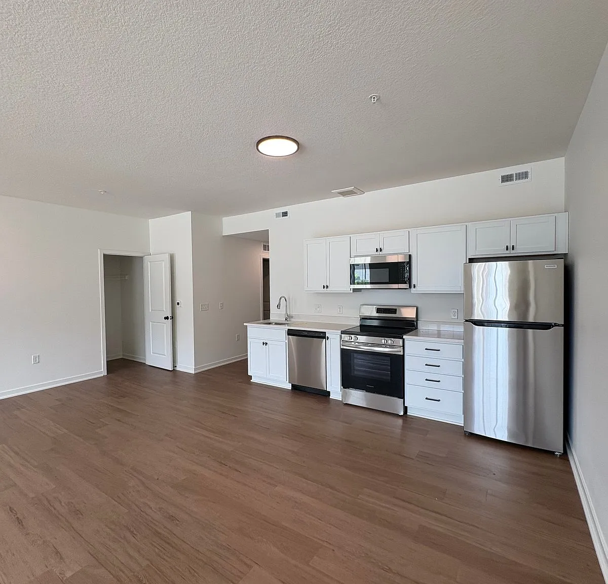 3138 Indianola Avenue 104 — Photo 4