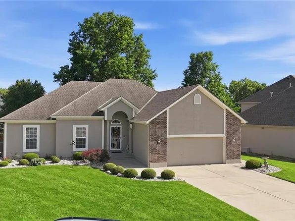 812 SW Nautica Ct, Lees Summit, MO 64082