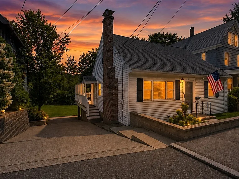 143 Perham St — Photo 39