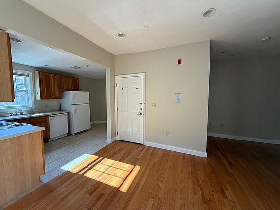 3rd image of 466 Green St #9A