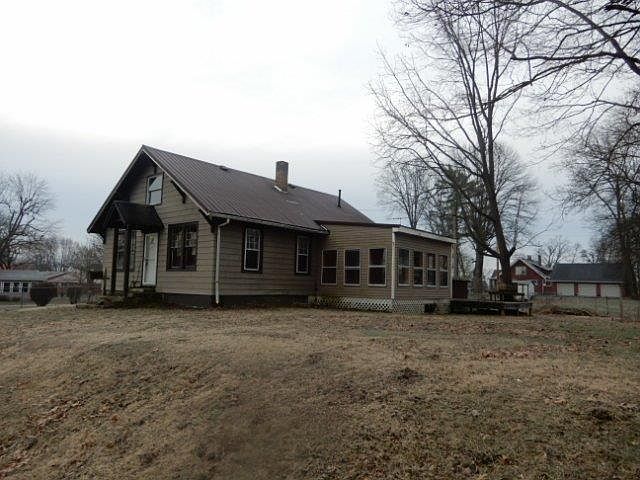 1st image of 48 W Oak St