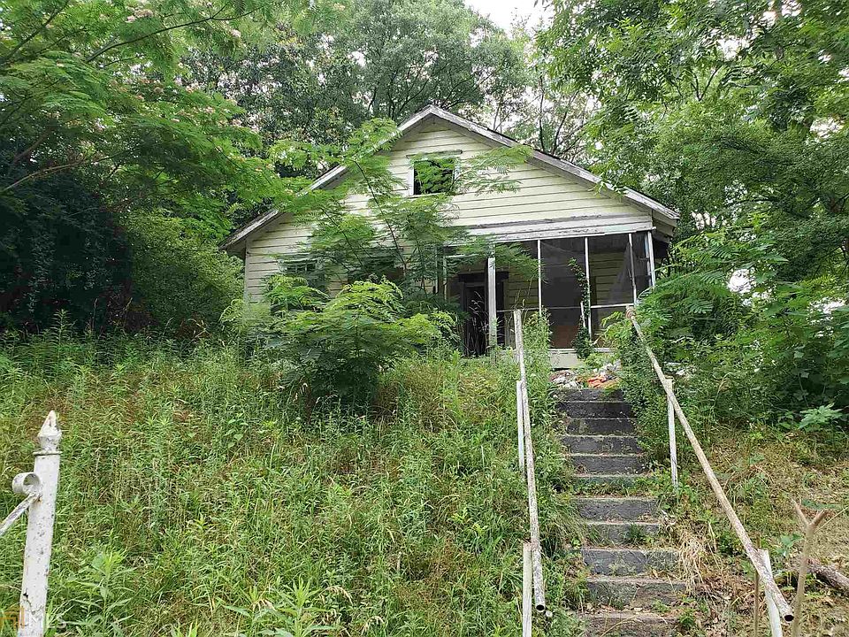 2nd image of 819 Center Hill Ave NW