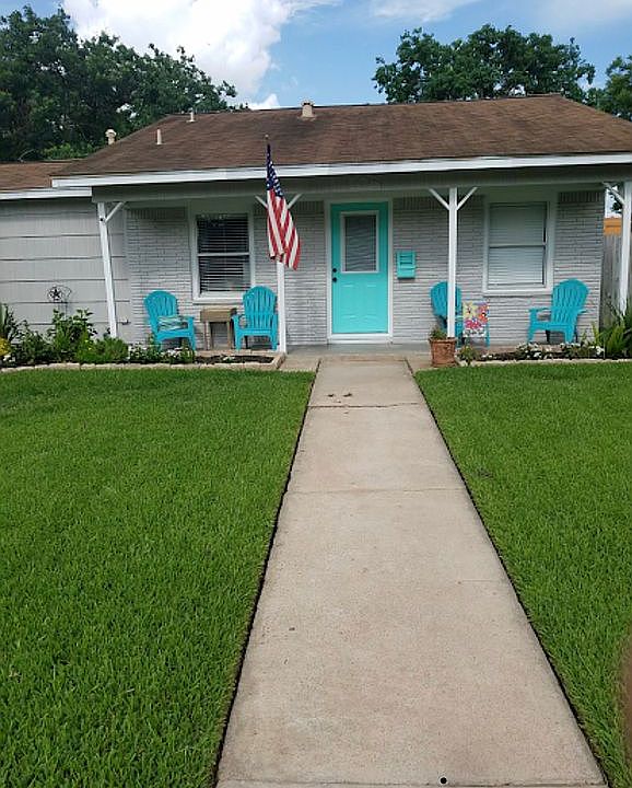 1st image of 106 Forest Oaks Ln