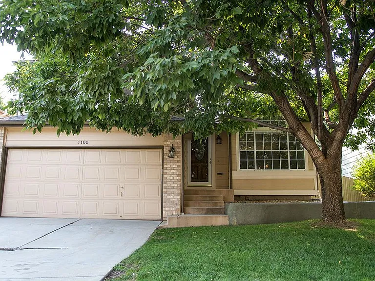 1105 Stoneham St — Photo 3