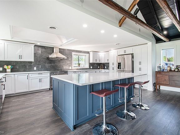 4th image of 588 Eddy Ln