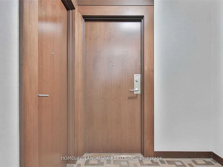 181 Village Green Sq #2819 — Photo 5