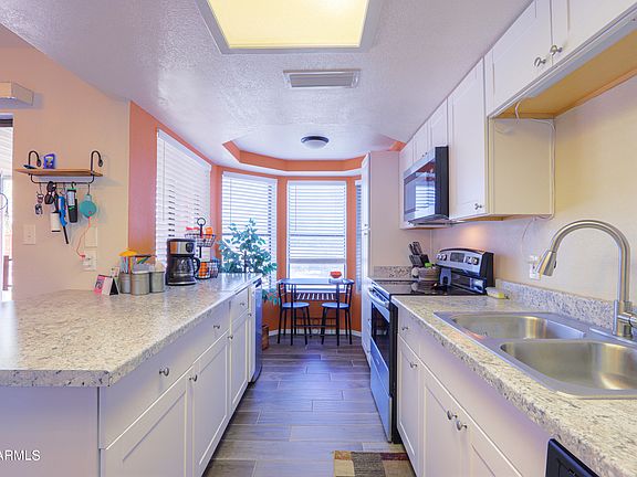 3rd image of 842 W CALLE TUBERIA --