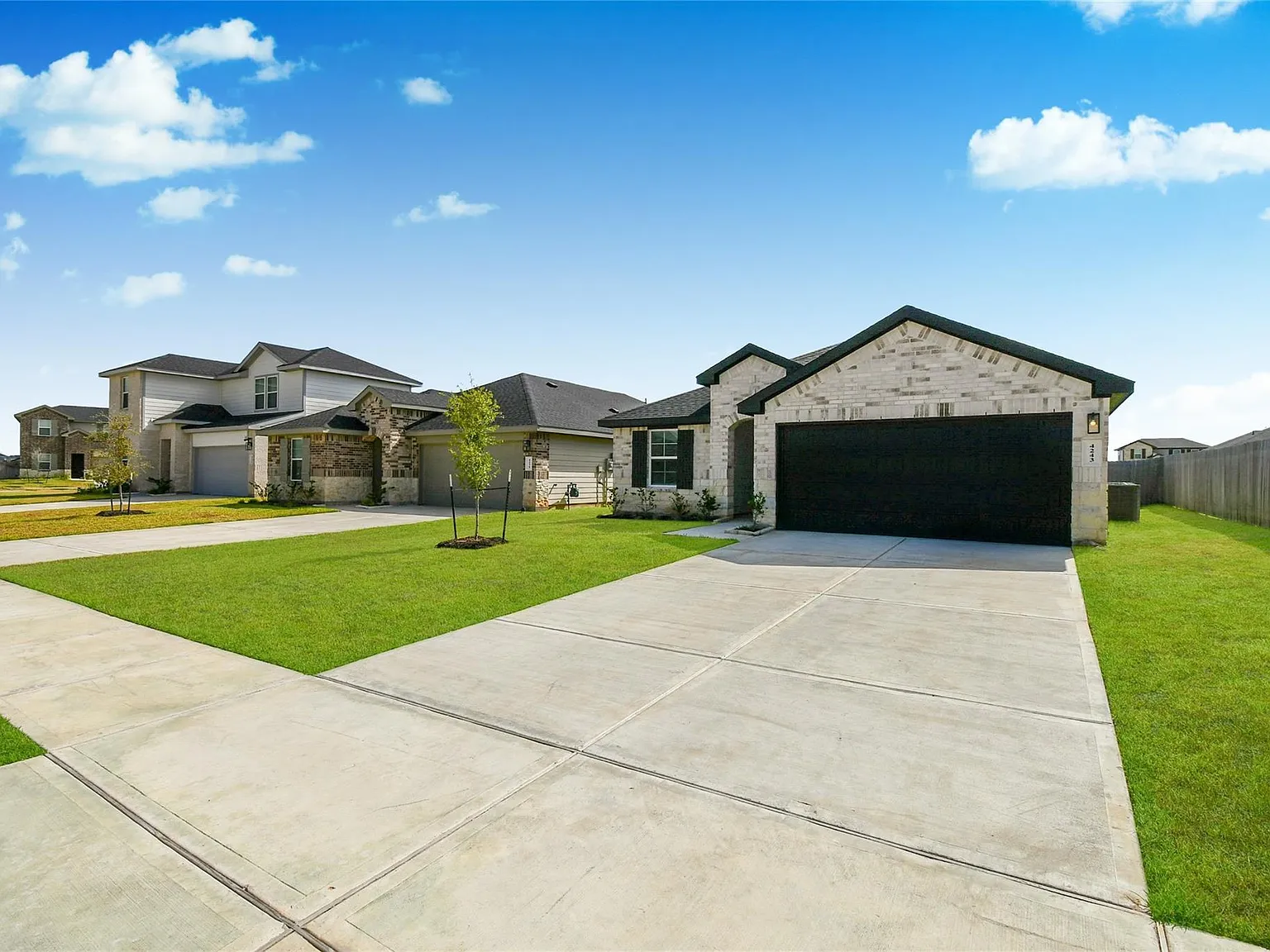 4 bed, 2.0 bath, 1580 sqft, $2,300 — Photo 4