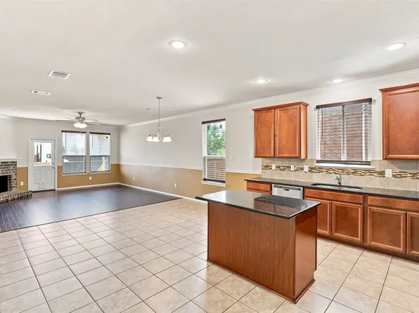 2356 Bernese Ln, Fort Worth, TX 76131