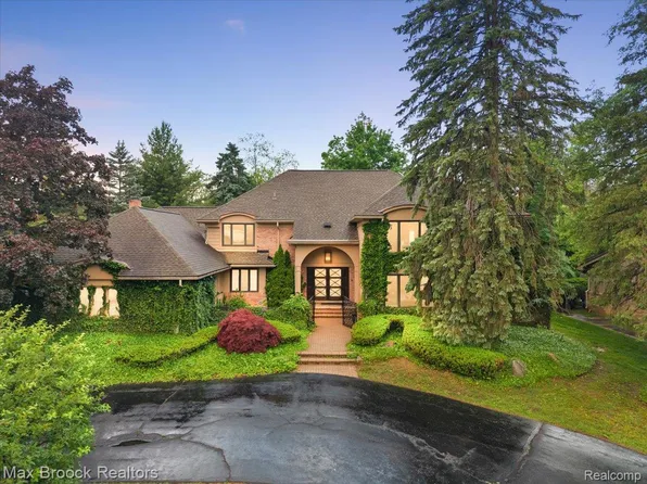 2999 Bloomfield Park Dr, West Bloomfield, MI 48323