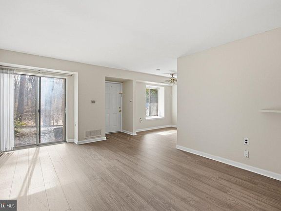 4th image of 804 Timber Crk