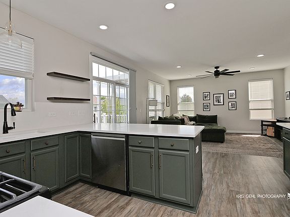 4th image of 862 Heartland Park Ln