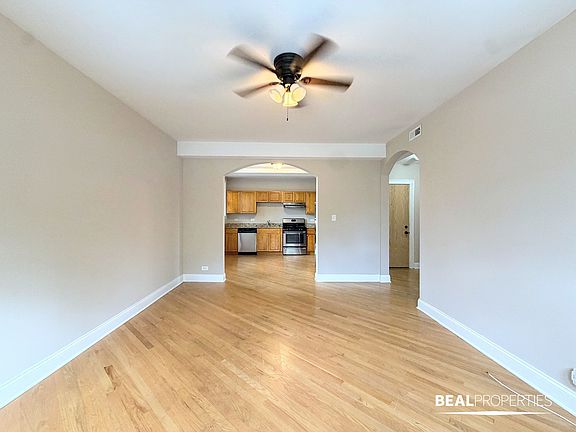 3rd image of 896 Green Bay Rd APT 6