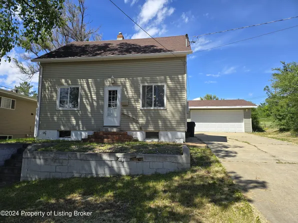 515 Dupont St, Dickinson, ND 58601