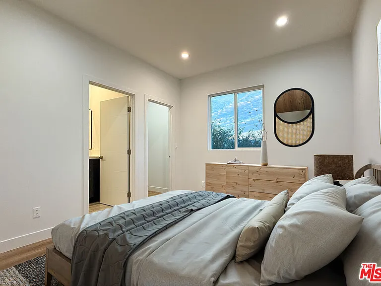5340 Denny Ave — Photo 7