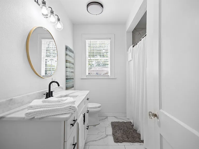 1801 N Polk St — Photo 17