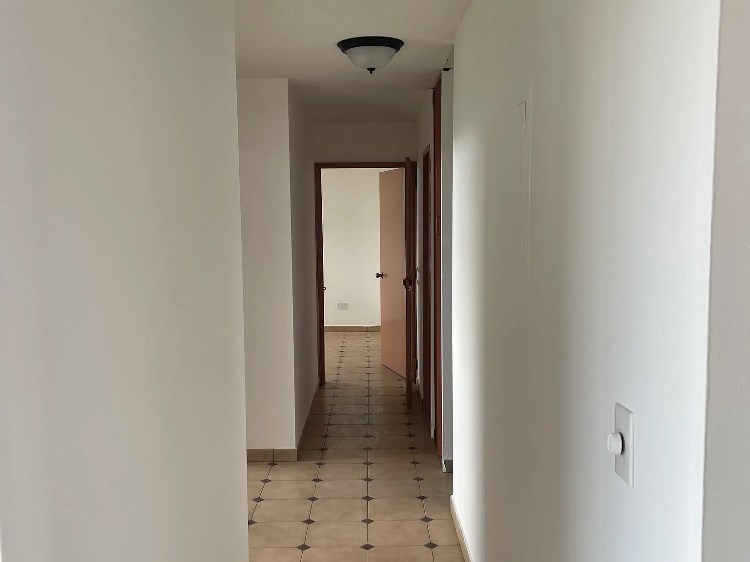 3 bed, 1033 sqft, $1,550 — Photo 1
