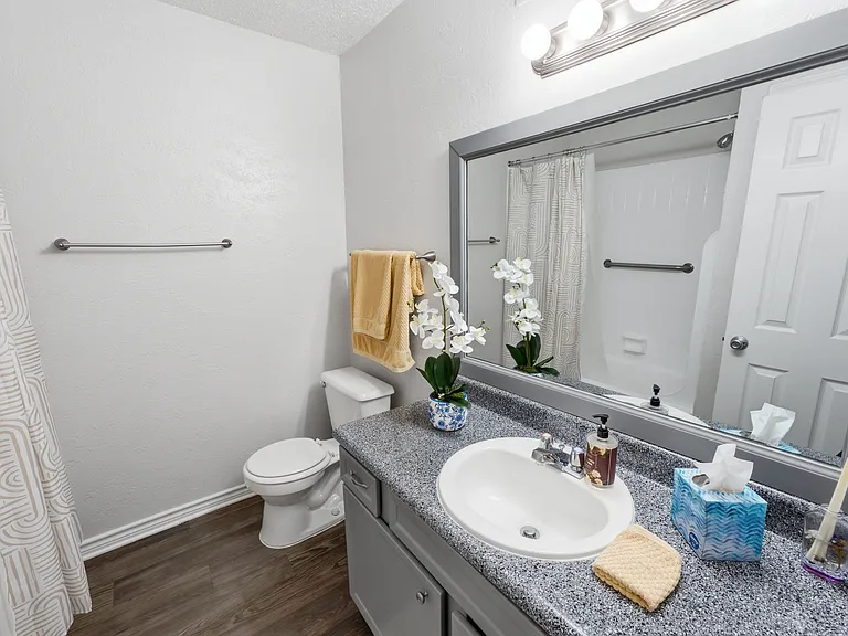 Le Montreaux Apartments — Photo 33