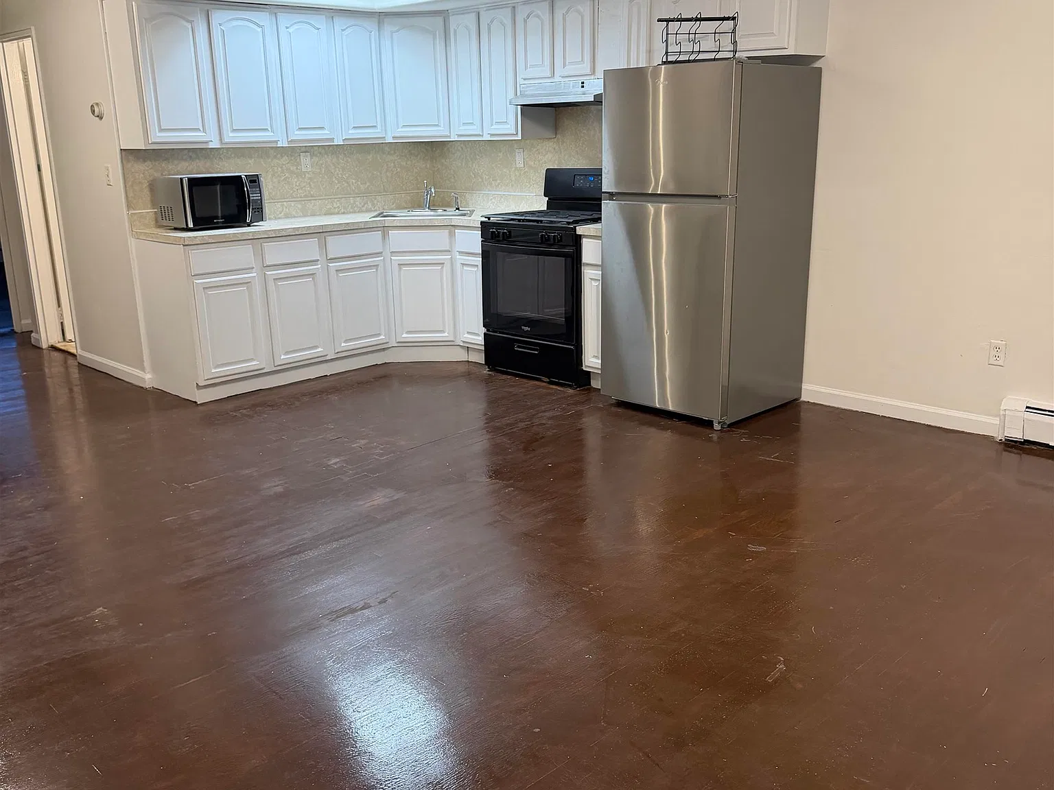 2 bed, 1.0 bath, $2,200 — Photo 2